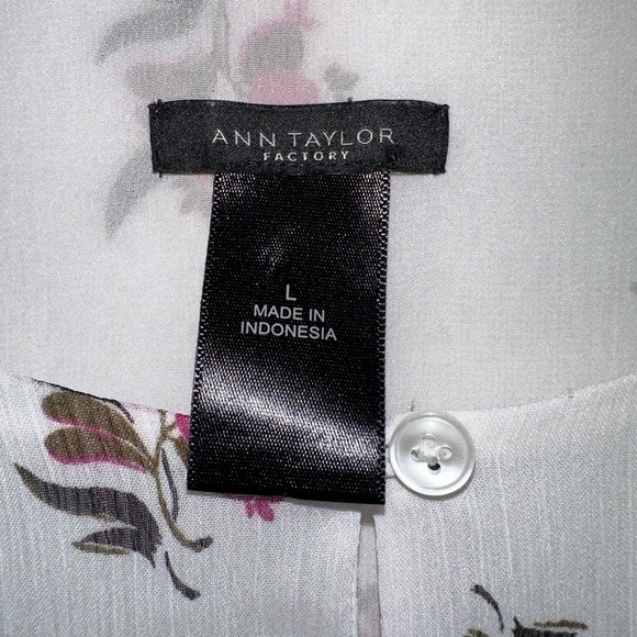 2 for $26 Ann Taylor Factory White Floral Bell Sleeve Top Size Large - Picture 5 of 7